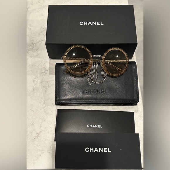 Chanel Gradient Round Chain Sunglasses - Picture 2 of 9
